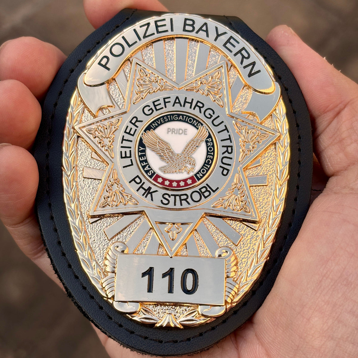 Customizable Badge MA07